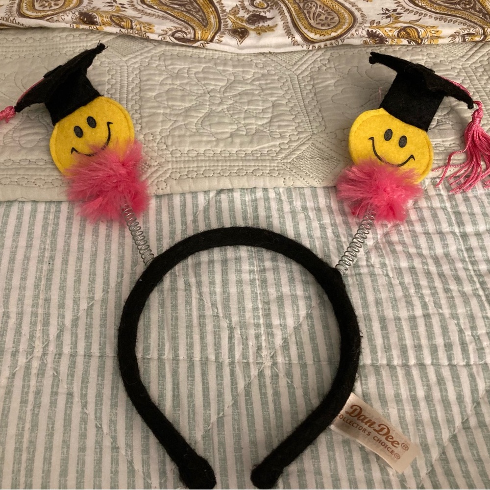 New PINK POMPOM Graduation Headband Smiley Faces Grad Caps on Springs ADORABLE